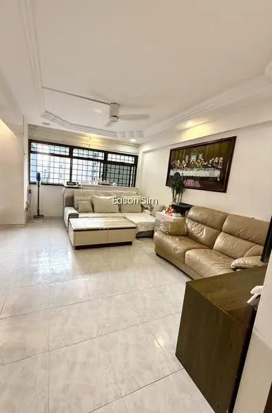 733 Tampines Street 71 image 1 of 10