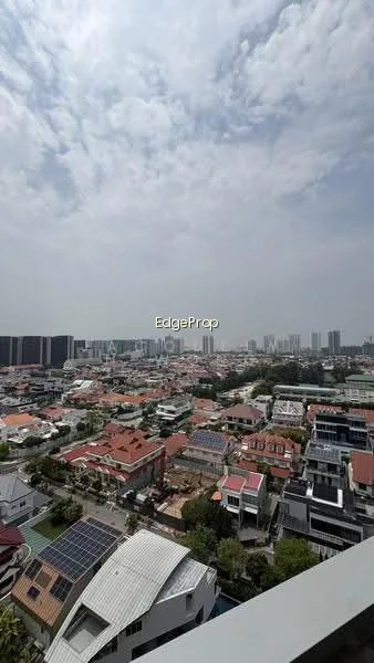 Grand Dunman image 1 of 10