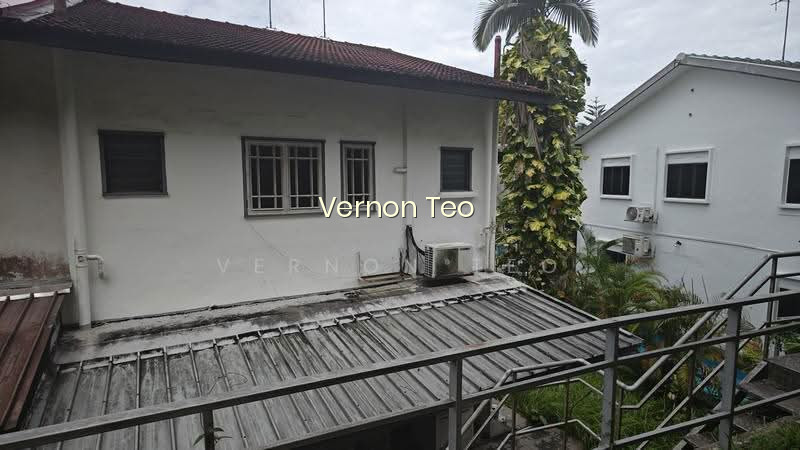 UNLISTED HOUSE FOR REDEVELOPMENT.FACING GREENERY. QUIET AND PEACEFUL image 1 of 6
