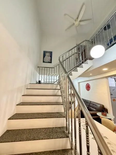 789 Woodlands Avenue 6 image 1 of 10