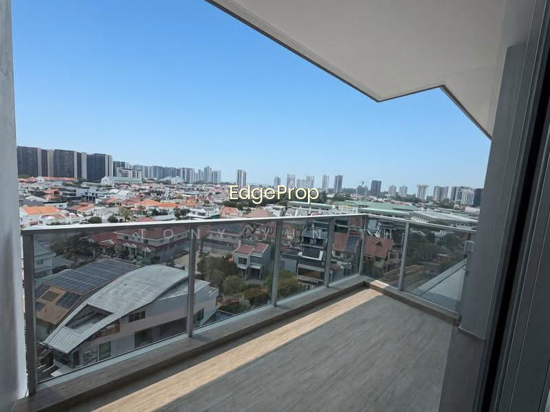 Grand Dunman image 1 of 10