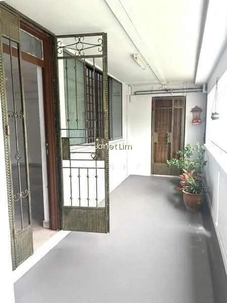 824 Woodlands Street 81 image 1 of 10