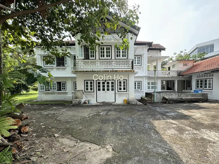 Along Mountbatten Road. GCB image 1 of 5