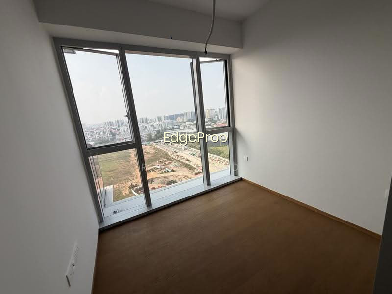 Grand Dunman image 1 of 10