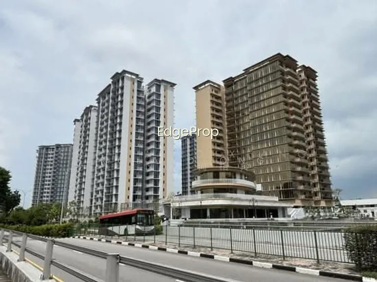 Grand Dunman image 1 of 10