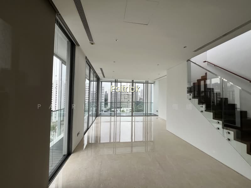 8 RODYK image 1 of 10