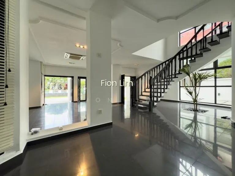 Branksome Road House image 1 of 10