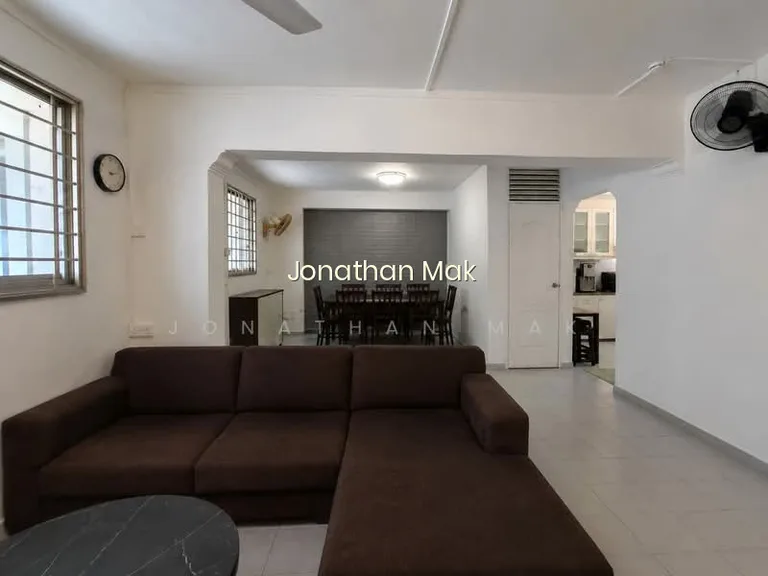 873 Tampines Street 84 image 1 of 10