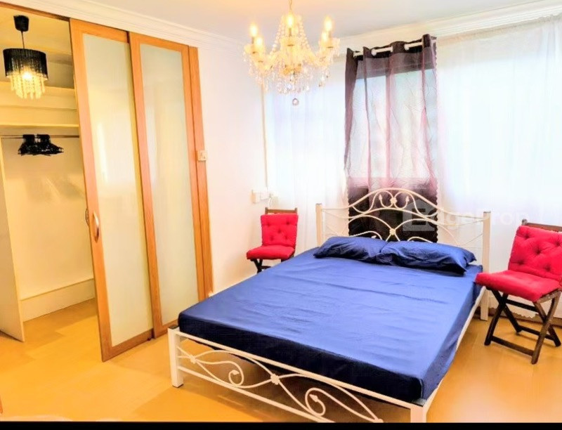 83 WHAMPOA DRIVE image 1 of 5
