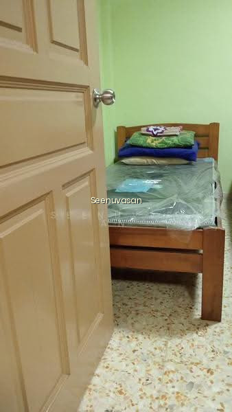 98 WHAMPOA DRIVE image 1 of 4