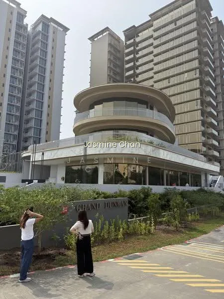 Grand Dunman image 1 of 10
