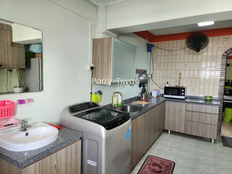 86 Whampoa Drive image 1 of 10