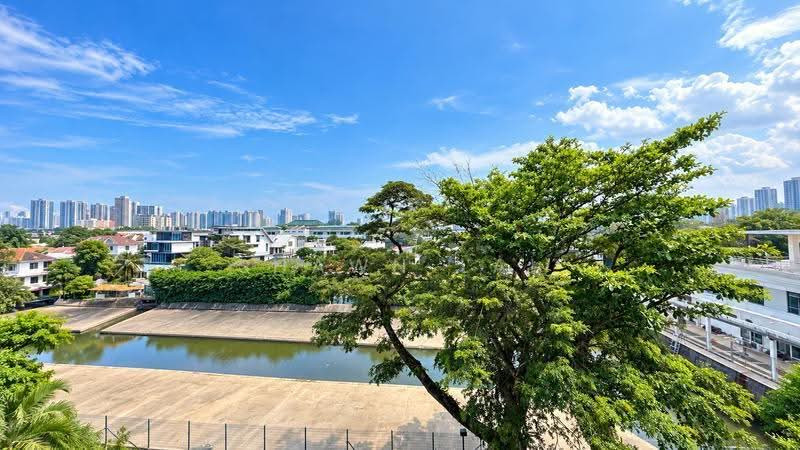 Grand Dunman image 1 of 10