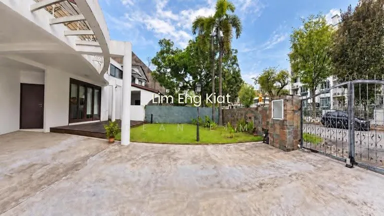 LANDED7772@ 2 Storey Corner Terrace Sunset Way. image 1 of 9