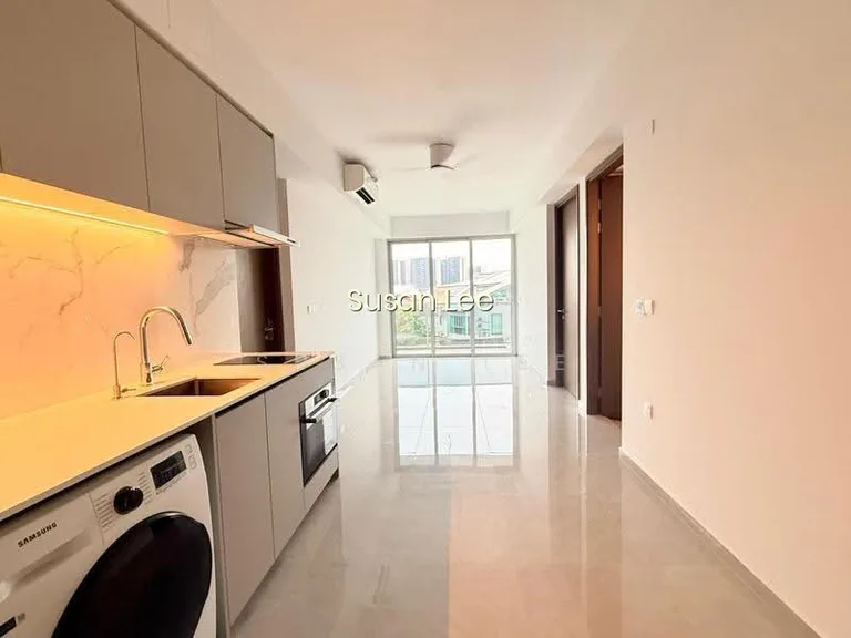 Grand Dunman image 1 of 10