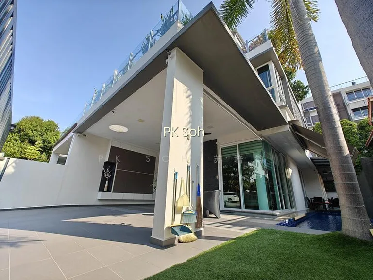 Opera Estate Multi-Gen Semi D. Elderly Friendly. With Lift and Solar Powered. Almost Like New! image 1 of 10