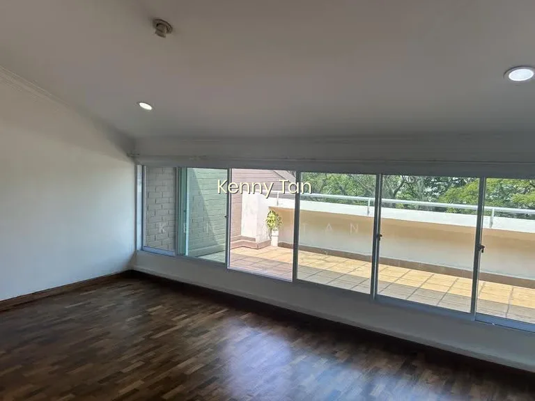 Lakepoint Condo image 1 of 10