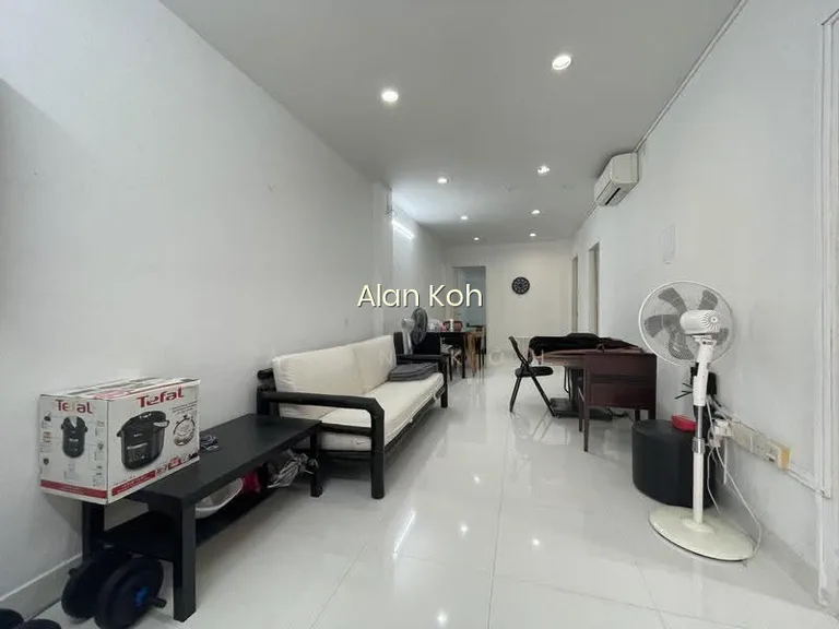6 Months Rent. Corner Terrace Near Kovan Mrt. Interchange. Mall. Market. Shops Eateries. image 1 of 10