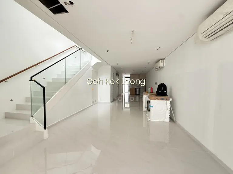 LANDED7772@BRAND New Terrace at Siglap Ready to Move in Soon, Good Price! image 1 of 10