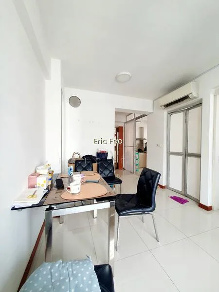 693B Woodlands Avenue 6 image 1 of 5