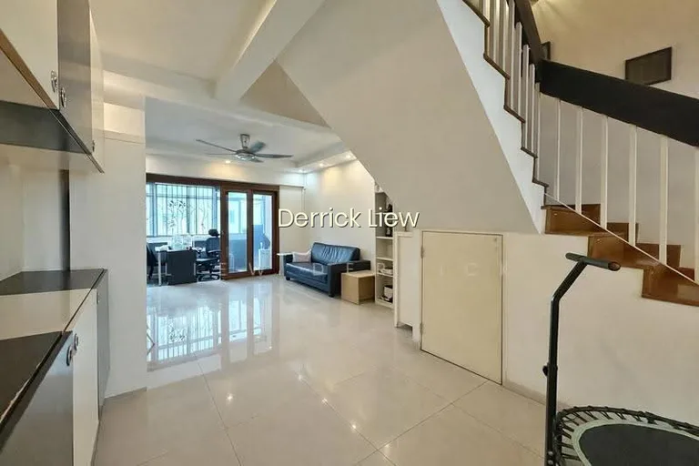 549 Jurong West Street 42 image 1 of 10