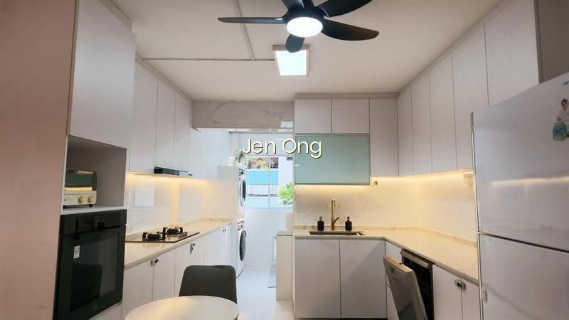 348 Tampines Street 33 image 1 of 10