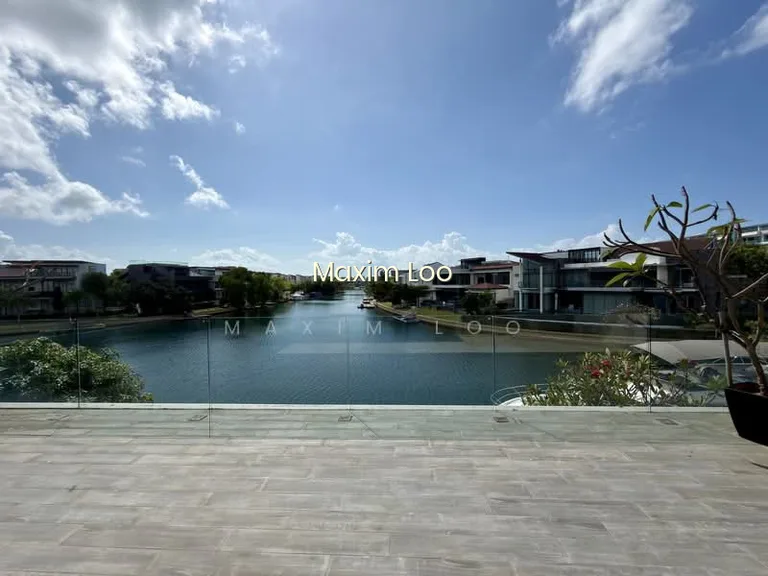 Bungalow House With Private Berth and Pool on Sentosa Cove image 1 of 10