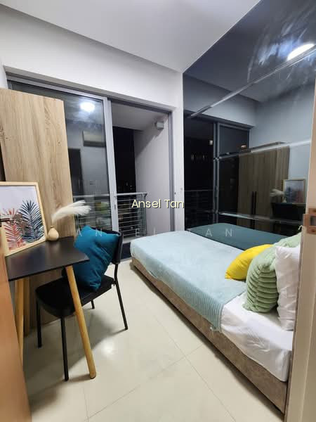 POTONG PASIR MRT - COMMON ROOM WITH BALCONY ACCESS image 1 of 4