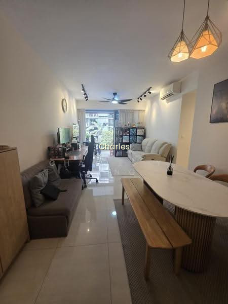 Cheap 3 Bedder 10 Mins Away From MRT image 1 of 9