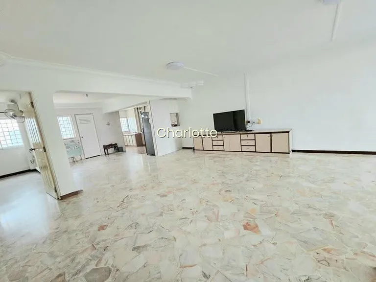 46 Lengkok Bahru image 1 of 10