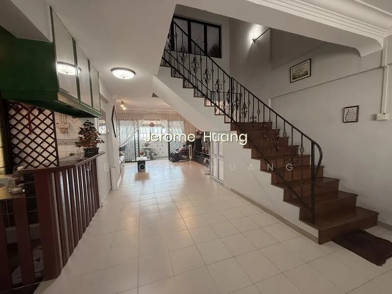 221 Bukit Batok East Avenue 3 image 1 of 10