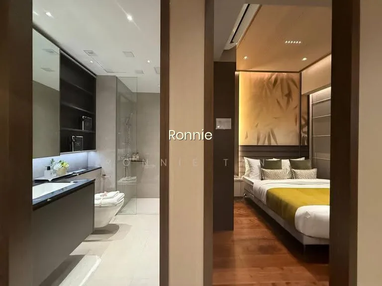 Larger 3-Bedder Premium in District 1, on Top of an Mrt, Under $3M image 1 of 5