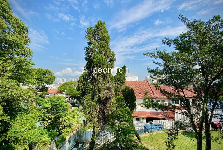 Peaceful Sanctuary in Siglap image 1 of 4