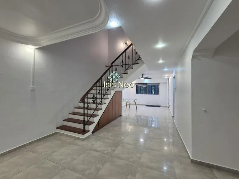 636 Woodlands Ring Road image 1 of 8
