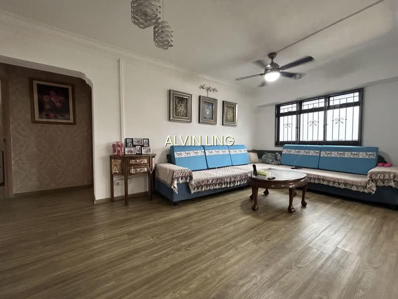 326 SEMBAWANG CRESCENT image 1 of 10