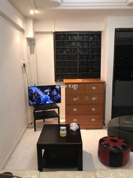 102 ALJUNIED CRESCENT image 1 of 10
