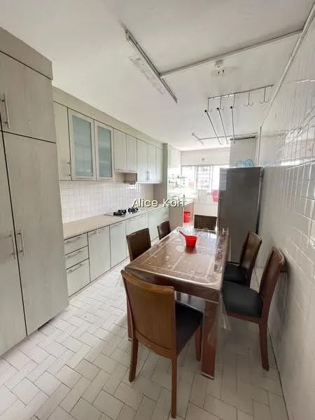251 Tampines Street 21 image 1 of 10