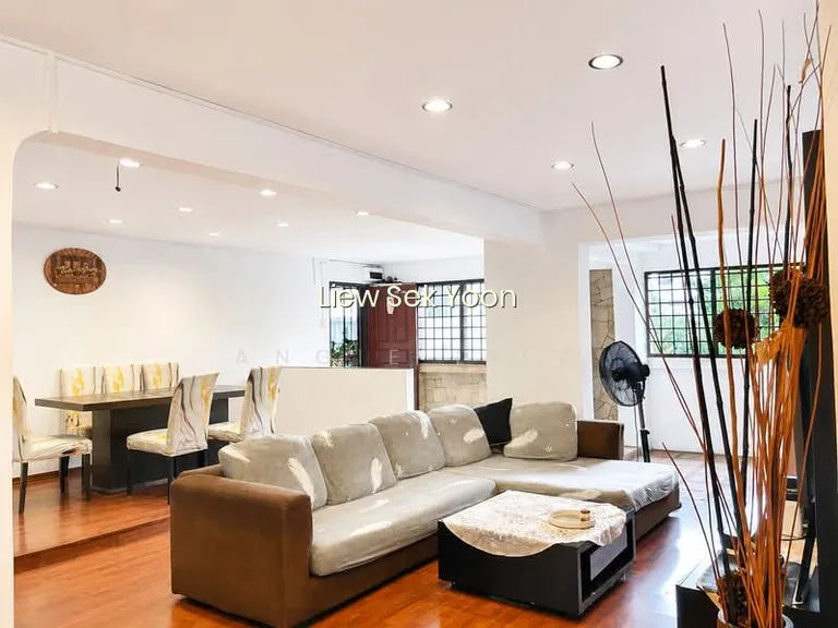 552 Jurong West Street 42 image 1 of 10