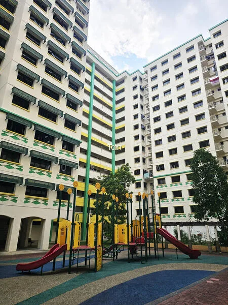412 Sembawang Drive image 1 of 10