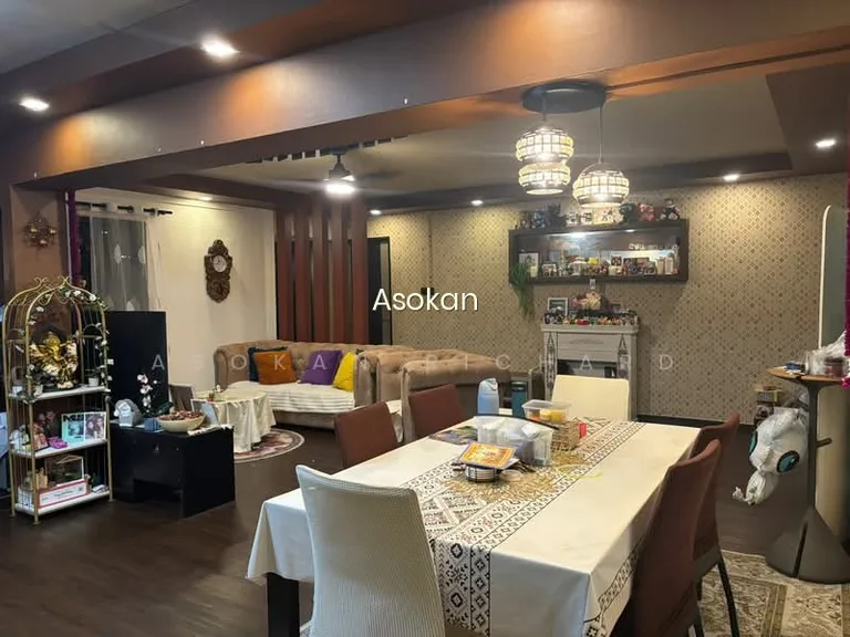 472 Sembawang Drive image 1 of 10