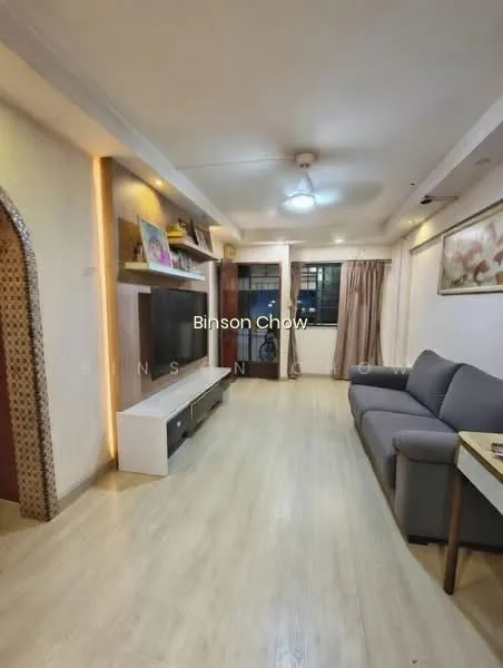 327 Hougang Avenue 5 image 1 of 10