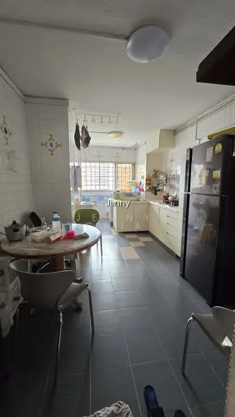 301 Hougang Avenue 5 image 1 of 10