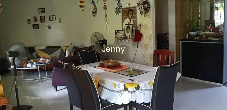 Blk 320 Tampines St 33 image 1 of 10