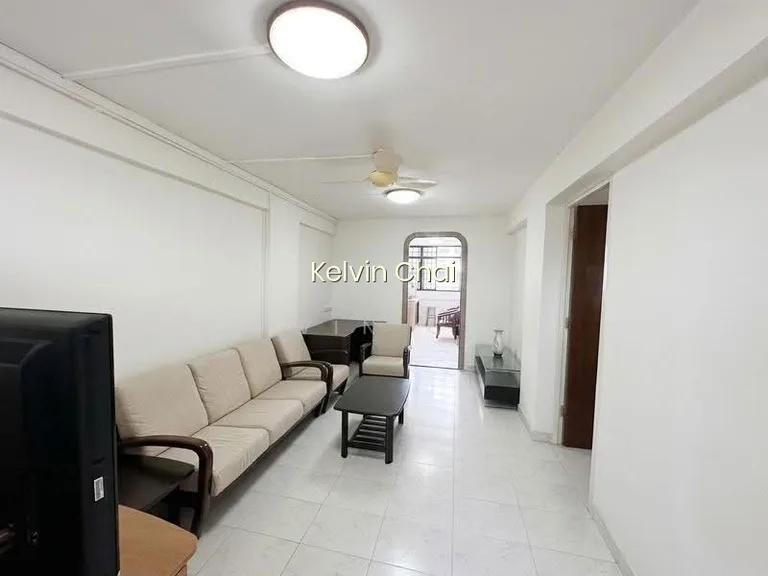 652 Hougang Avenue 8 image 1 of 6