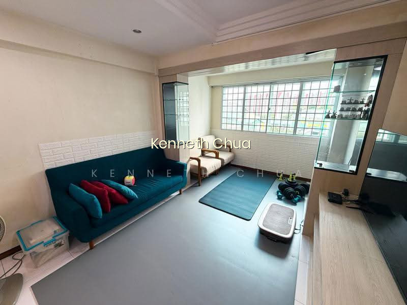 336 SEMBAWANG CRESCENT image 1 of 10