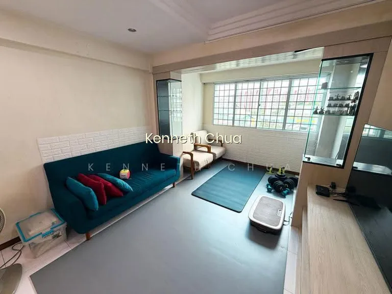 336 Sembawang Crescent image 1 of 10