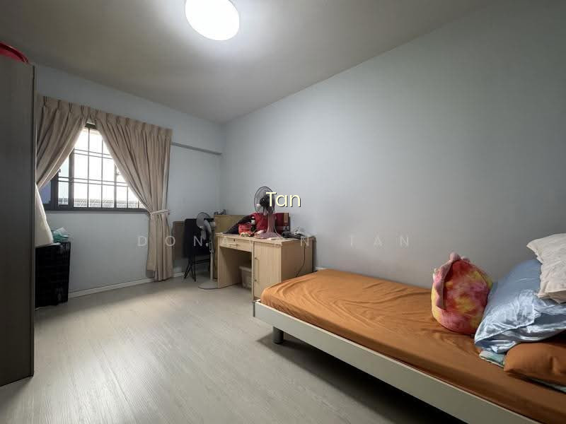 557 JURONG WEST STREET 42 image 1 of 8