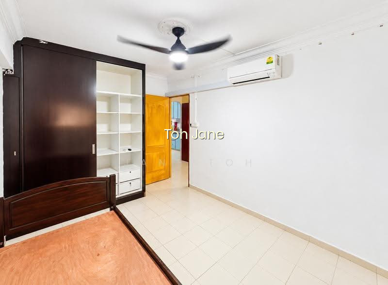 463 TAMPINES STREET 44 image 1 of 5
