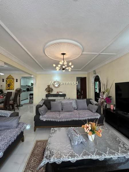 630 Hougang Avenue 8