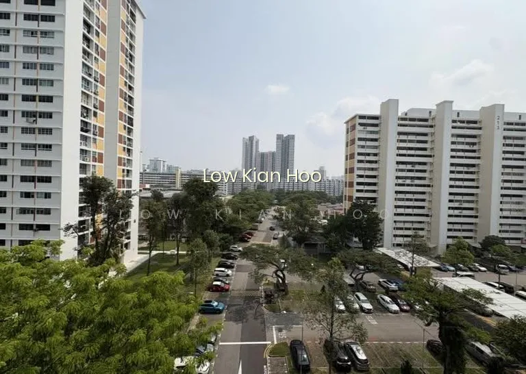 215 Lorong 8 Toa Payoh image 1 of 10